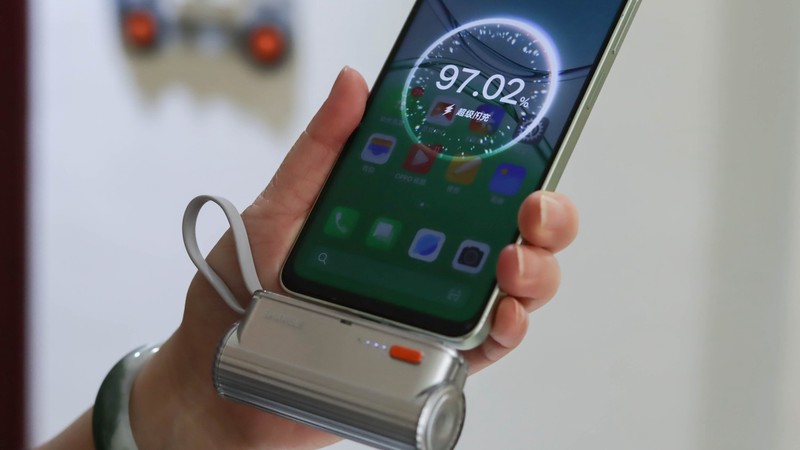 充电宝瘦身成功！口红大小，还能换头变形的闪极随行Mini2有多上头？