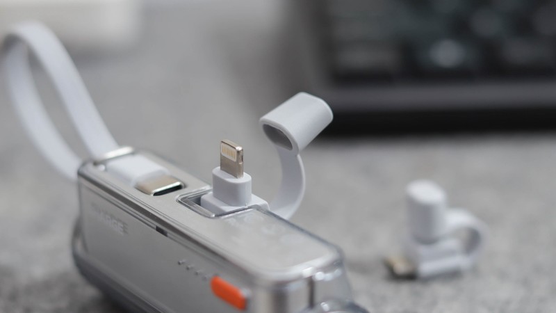 充电宝瘦身成功！口红大小，还能换头变形的闪极随行Mini2有多上头？