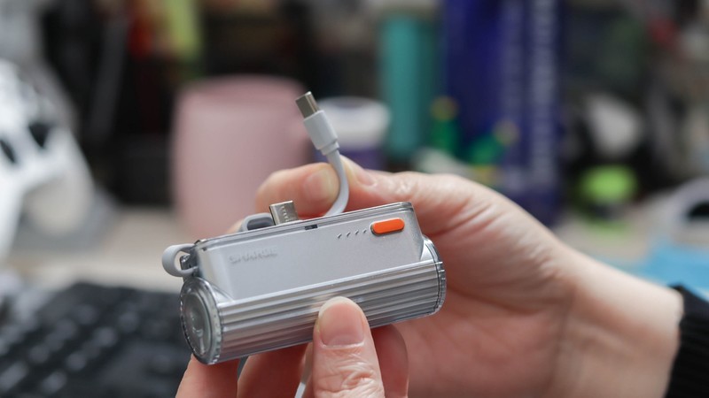 充电宝瘦身成功！口红大小，还能换头变形的闪极随行Mini2有多上头？