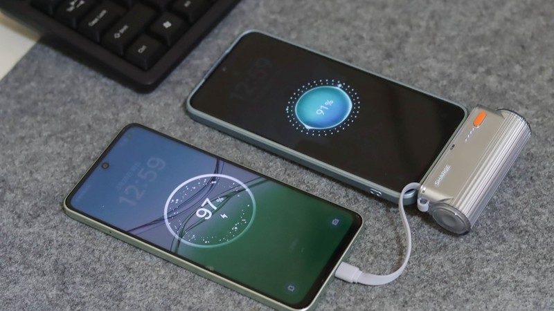 充电宝瘦身成功！口红大小，还能换头变形的闪极随行Mini2有多上头？