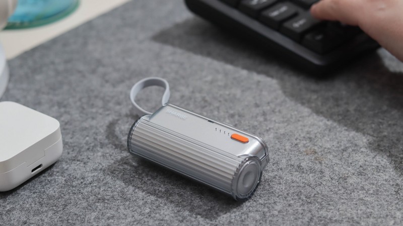 充电宝瘦身成功！口红大小，还能换头变形的闪极随行Mini2有多上头？