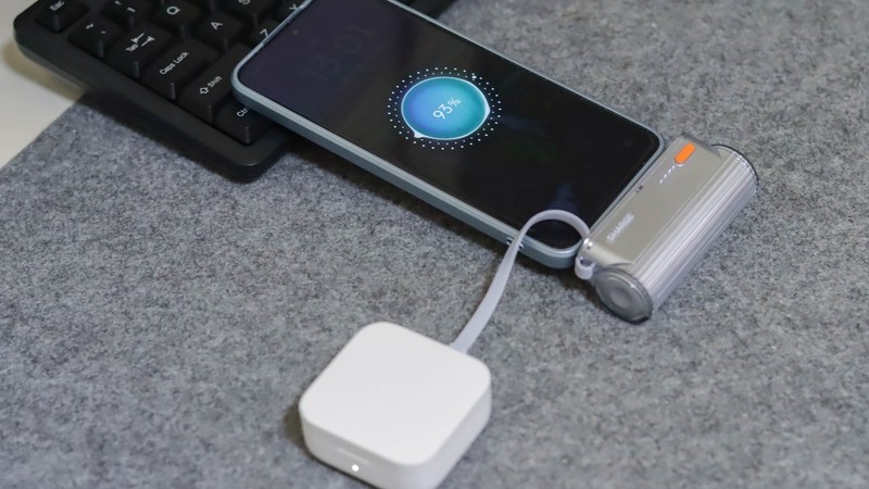 充电宝瘦身成功！口红大小，还能换头变形的闪极随行Mini2有多上头？