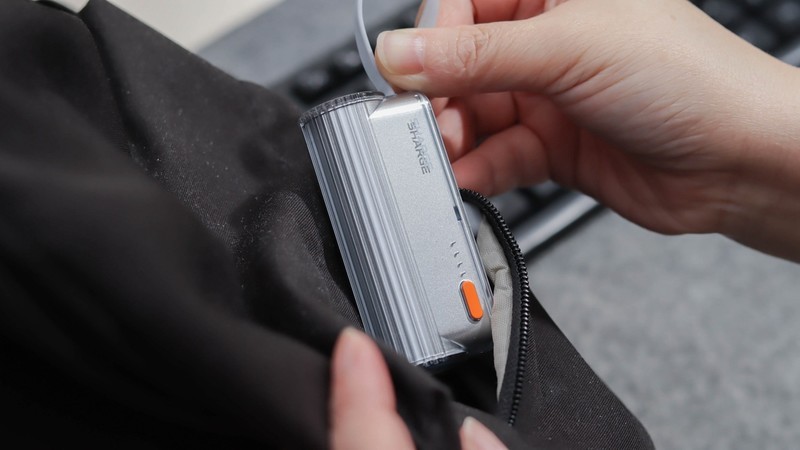 充电宝瘦身成功！口红大小，还能换头变形的闪极随行Mini2有多上头？