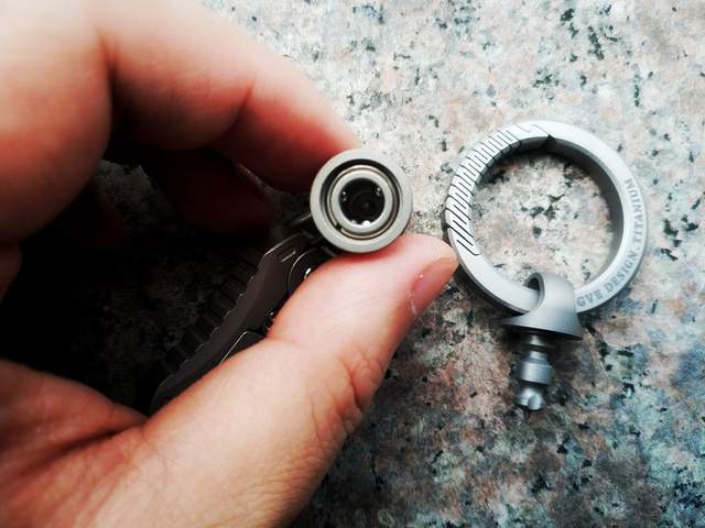 不能开快递的潮玩挂坠不是解压的EDC神器：fegve钛合金多功能挂坠