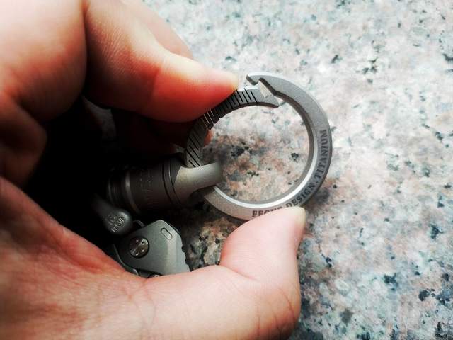 不能开快递的潮玩挂坠不是解压的EDC神器：fegve钛合金多功能挂坠