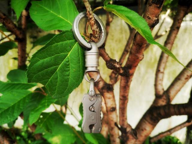 不能开快递的潮玩挂坠不是解压的EDC神器：fegve钛合金多功能挂坠