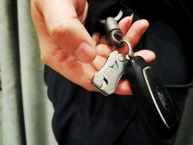 不能开快递的潮玩挂坠不是解压的EDC神器：fegve钛合金多功能挂坠