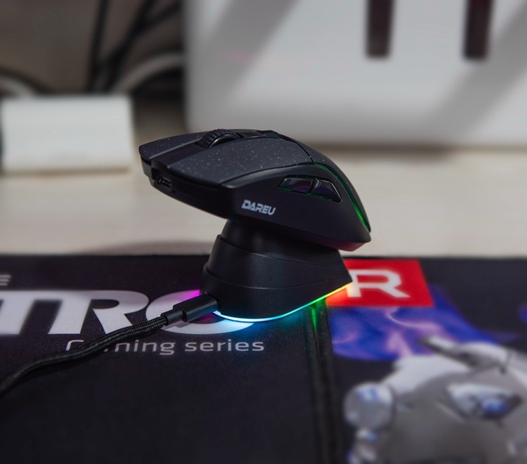 国产自研，性价比爆棚—达尔优A950三模无线电竞游戏鼠标