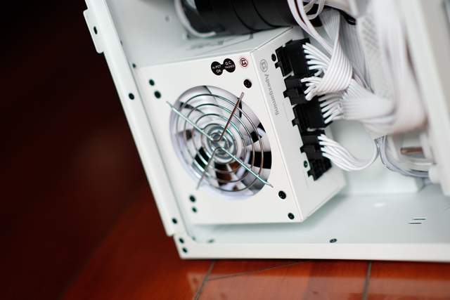 老酒换新瓶，有得有失的装机体验，乔思伯VR3如何兼容C8i DTX版型？