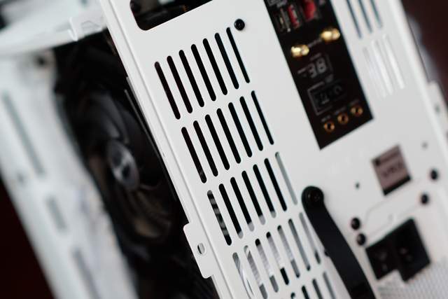 老酒换新瓶，有得有失的装机体验，乔思伯VR3如何兼容C8i DTX版型？