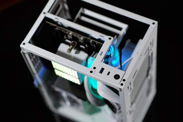 老酒换新瓶，有得有失的装机体验，乔思伯VR3如何兼容C8i DTX版型？