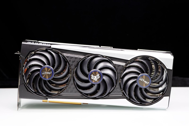 R5 7600 + X670E 吹雪搭台，5 款显卡实测《生化危机4：重置版》