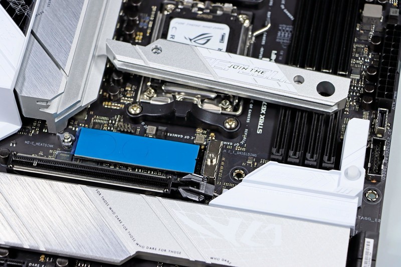 R5 7600 + X670E 吹雪搭台，5 款显卡实测《生化危机4：重置版》