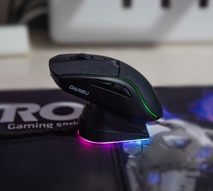 国产自研，性价比爆棚—达尔优A950三模无线电竞游戏鼠标
