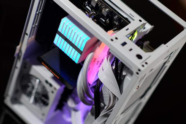 老酒换新瓶，有得有失的装机体验，乔思伯VR3如何兼容C8i DTX版型？