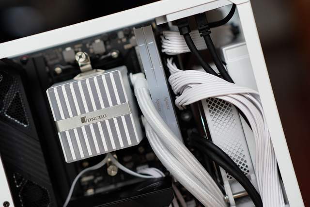 老酒换新瓶，有得有失的装机体验，乔思伯VR3如何兼容C8i DTX版型？