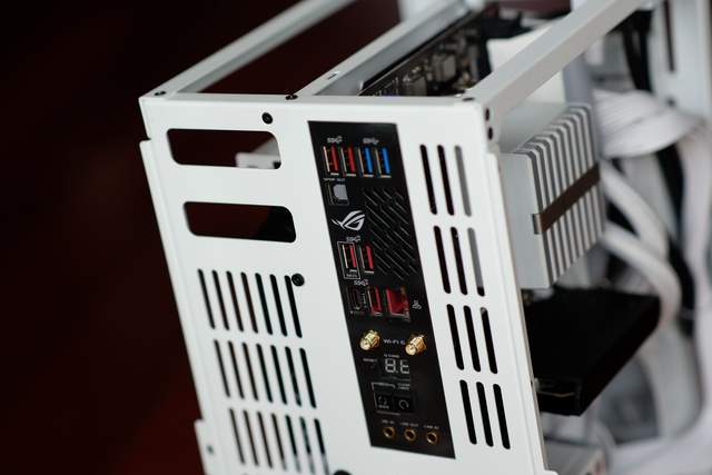 老酒换新瓶，有得有失的装机体验，乔思伯VR3如何兼容C8i DTX版型？