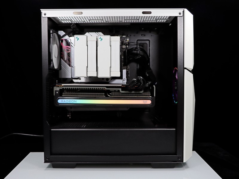 R5 7600 + X670E 吹雪搭台，5 款显卡实测《生化危机4：重置版》