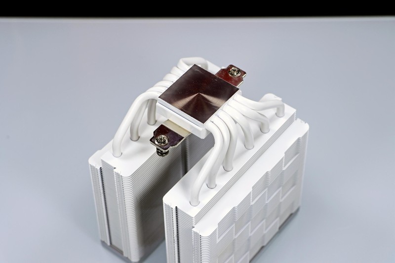 R5 7600 + X670E 吹雪搭台，5 款显卡实测《生化危机4：重置版》