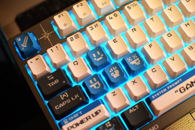 免驱RT功能 阿尔法光轴 双飞燕像素大战AT98重新定义变速光轴