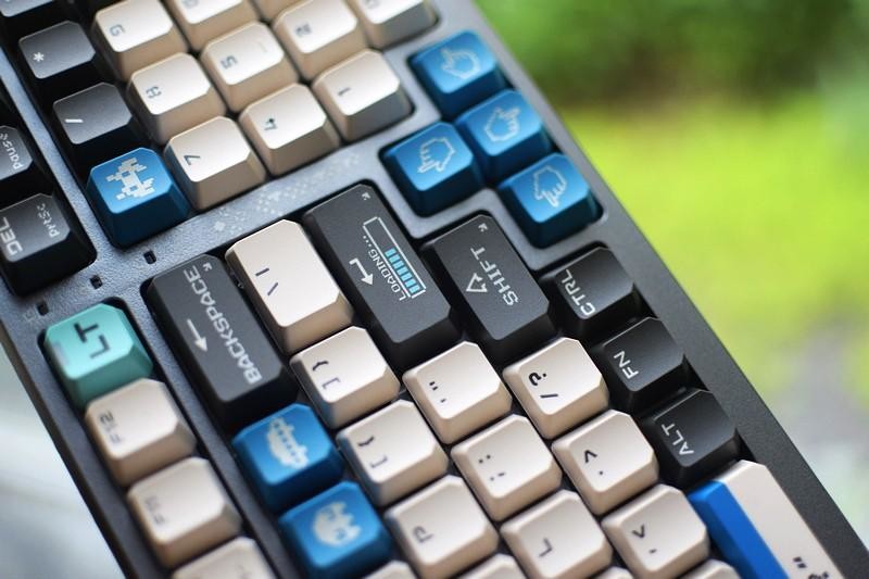 免驱RT功能 阿尔法光轴 双飞燕像素大战AT98重新定义变速光轴