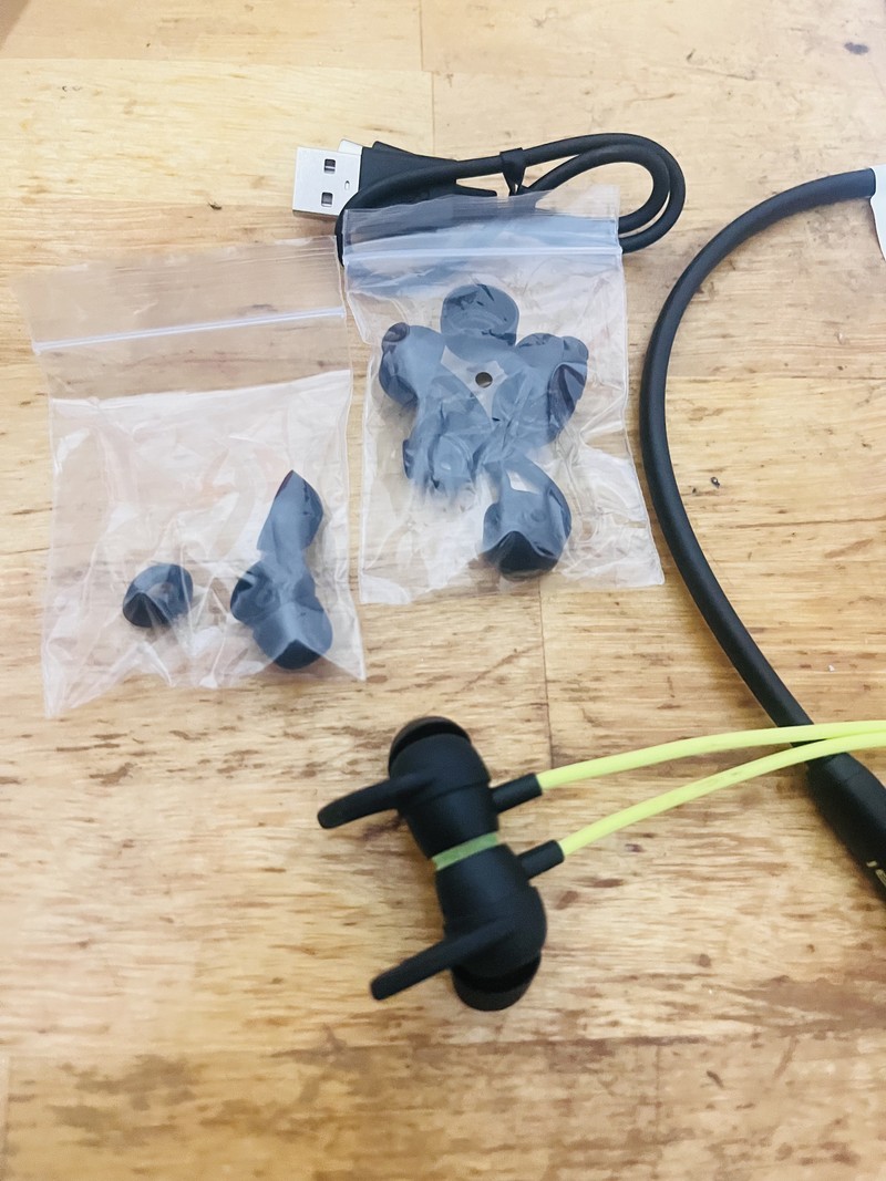 选购运动型蓝牙耳机时，我们应该注意哪几点？