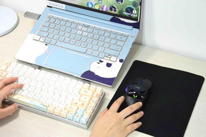 带屏显“超跑”个性游戏鼠标，玩家最佳外设搭档雷柏VT960PRO评测