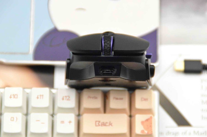 带屏显“超跑”个性游戏鼠标，玩家最佳外设搭档雷柏VT960PRO评测