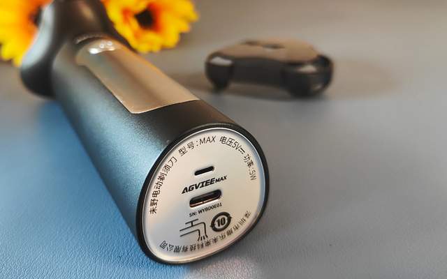 德国进口刀片，千元级清爽体验，未野MAX剃须刀