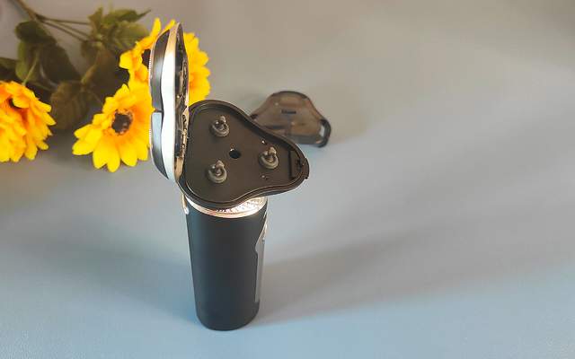 德国进口刀片，千元级清爽体验，未野MAX剃须刀