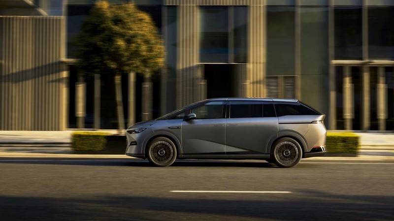 2025款小鹏X9来了！这辆“移动豪宅”把MPV的舒适卷出新高度