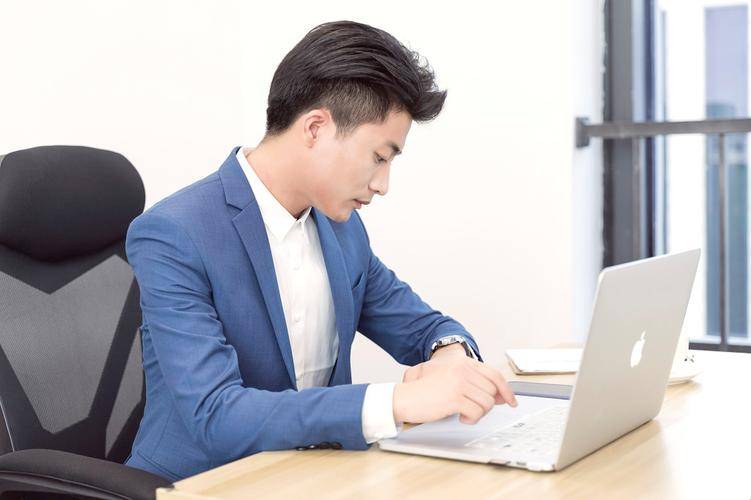 屏幕挂灯是不是智商税？屏幕挂灯的行业乱象揭秘