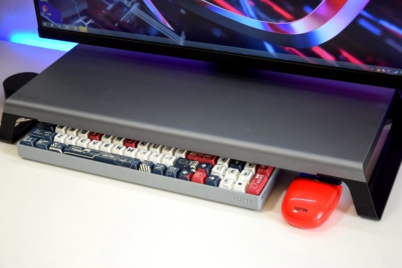 三屏齐聚，铝合金工业风桌搭清单，有颜值有生产力，你爱了吗？