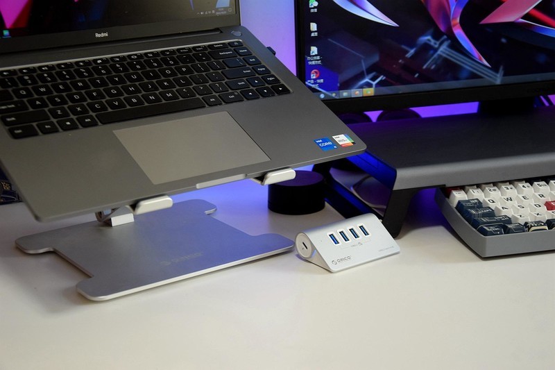 三屏齐聚，铝合金工业风桌搭清单，有颜值有生产力，你爱了吗？