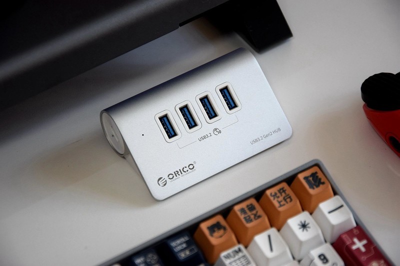 三屏齐聚，铝合金工业风桌搭清单，有颜值有生产力，你爱了吗？