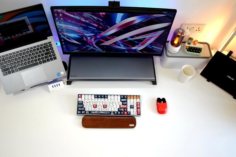 三屏齐聚，铝合金工业风桌搭清单，有颜值有生产力，你爱了吗？