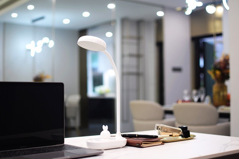 无极调光 萌兔独立小夜灯 飞利浦智睿双光源充电台灯