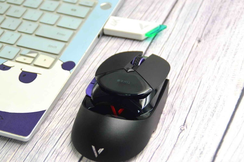 带屏显“超跑”个性游戏鼠标，玩家最佳外设搭档雷柏VT960PRO评测