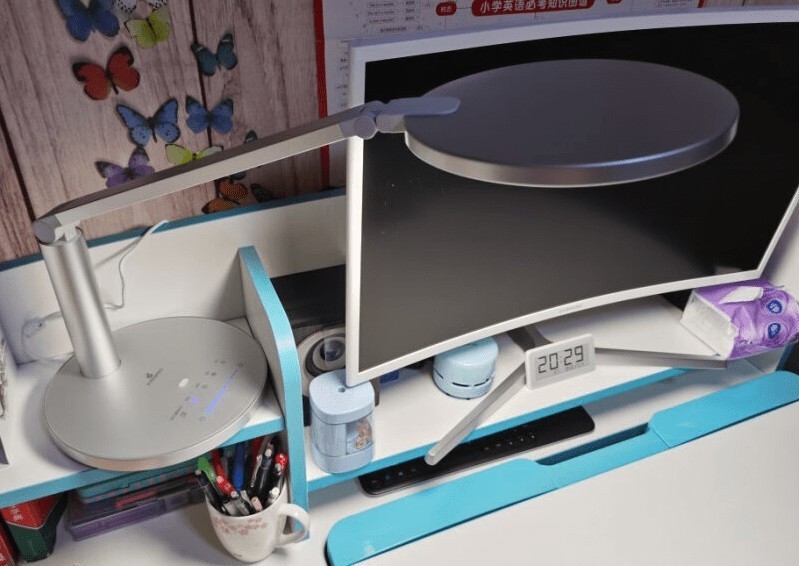 中学生适宜用什么样的台灯？分享适合中学生的护眼台灯