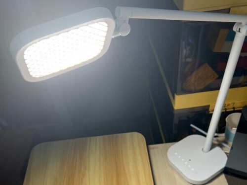 原来劣质护眼台灯是视力的无声杀手！孩子用的台灯哪个牌子好用