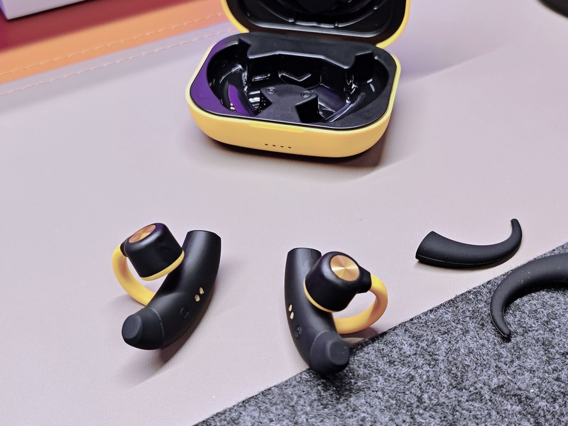 把“犀牛角”戴到耳朵上，我解锁了一种很新的运动耳机！