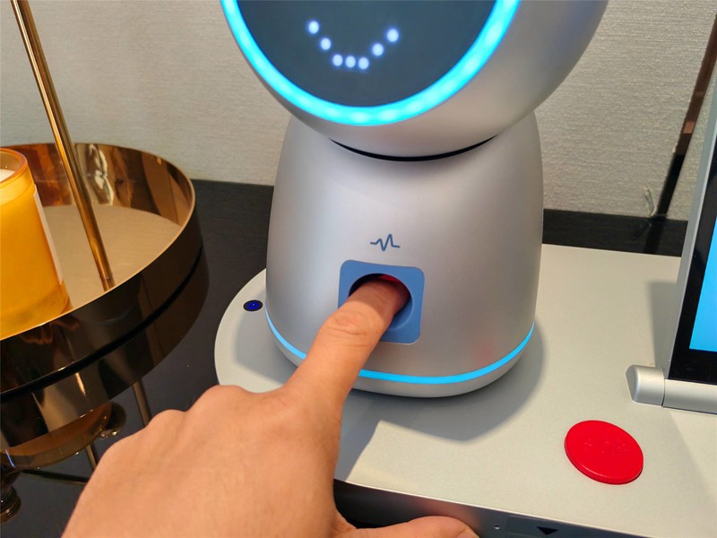 AI养老陪护是否靠谱？优得护养老陪伴机器人，真科技and智商税？