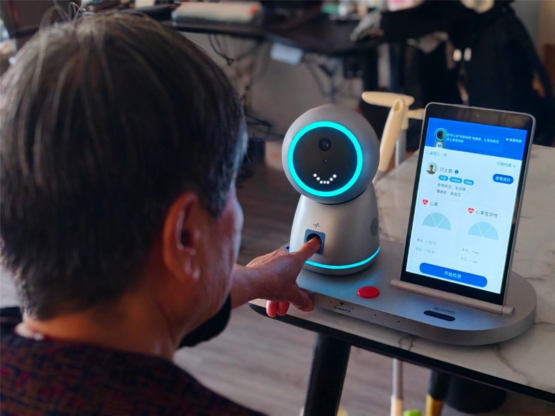 AI养老陪护是否靠谱？优得护养老陪伴机器人，真科技and智商税？