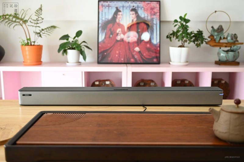 在家休息或者是工作学习期间，不妨准备一台好听好看的音箱