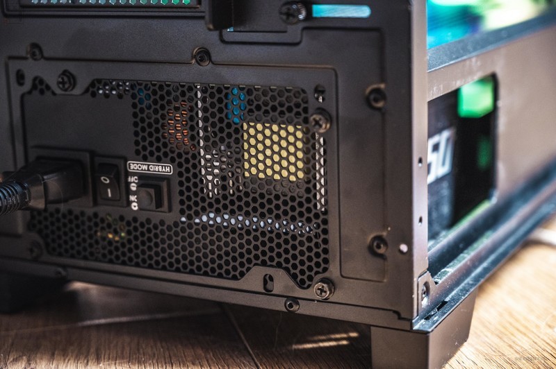 在家休息或者是工作学习期间，不妨准备一台好听好看的音箱