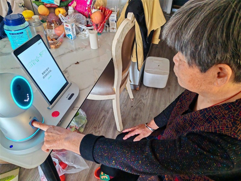 AI养老陪护是否靠谱？优得护养老陪伴机器人，真科技and智商税？