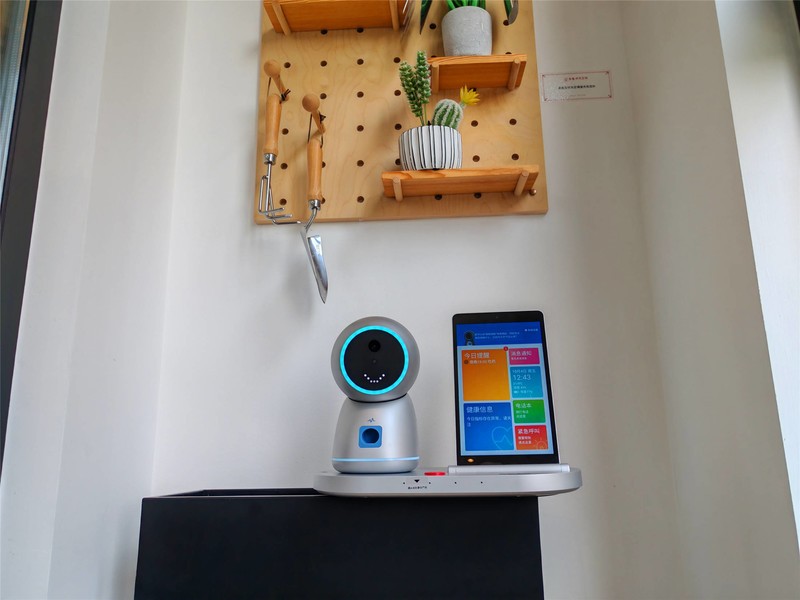 AI养老陪护是否靠谱？优得护养老陪伴机器人，真科技and智商税？