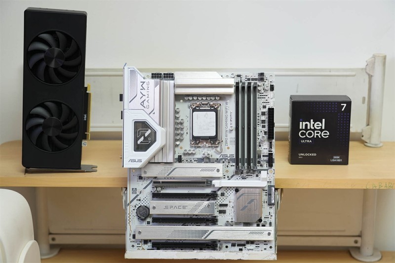 华硕Z890 AYW W主板搭配英特尔锐炫A750：开启畅享极致游戏体验！