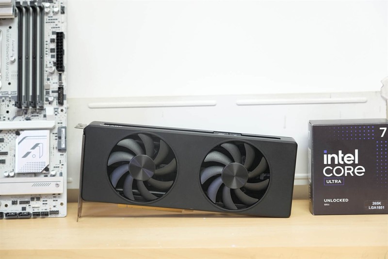 华硕Z890 AYW W主板搭配英特尔锐炫A750：开启畅享极致游戏体验！