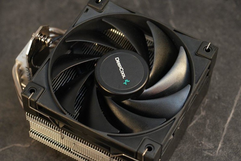 D4不落伍，12600K、微星Z690刀锋TI再战三年不服输